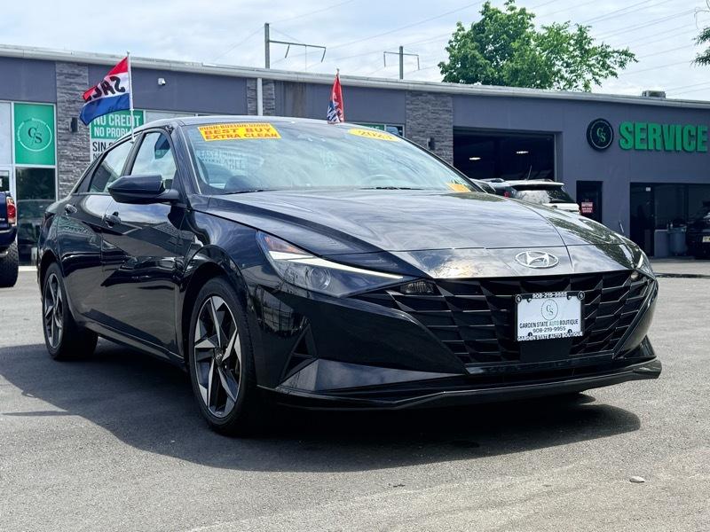 2023 Hyundai Elantra SEL image 3