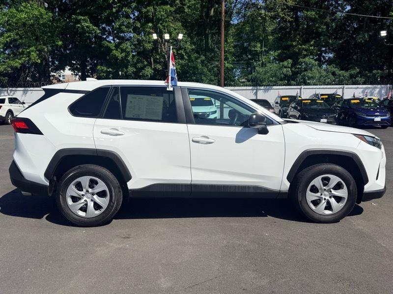 2024 Toyota RAV4 LE AWD - Imagen 5