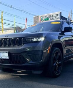 2023 Jeep Grand Cherokee Laredo 4WD