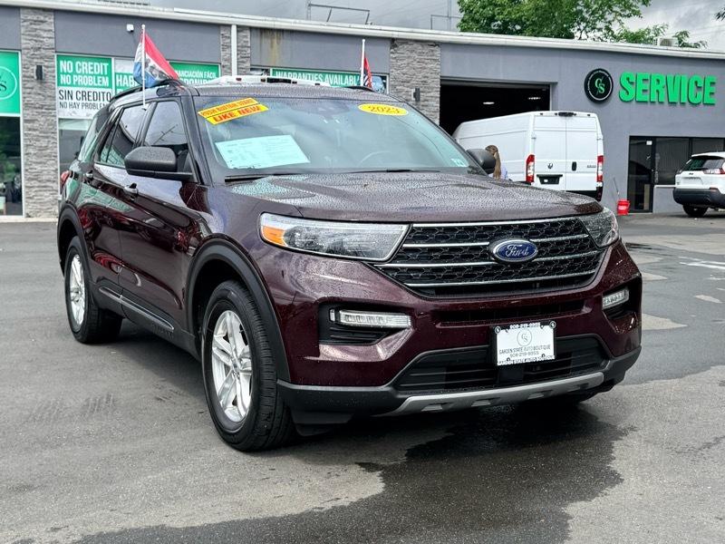 2023 Ford Explorer XLT AWD image 2