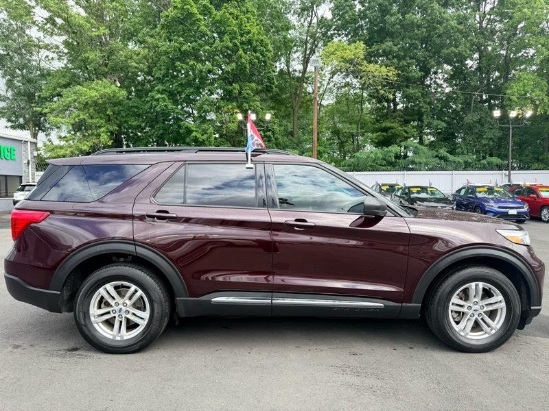 2023 Ford Explorer XLT AWD image 3