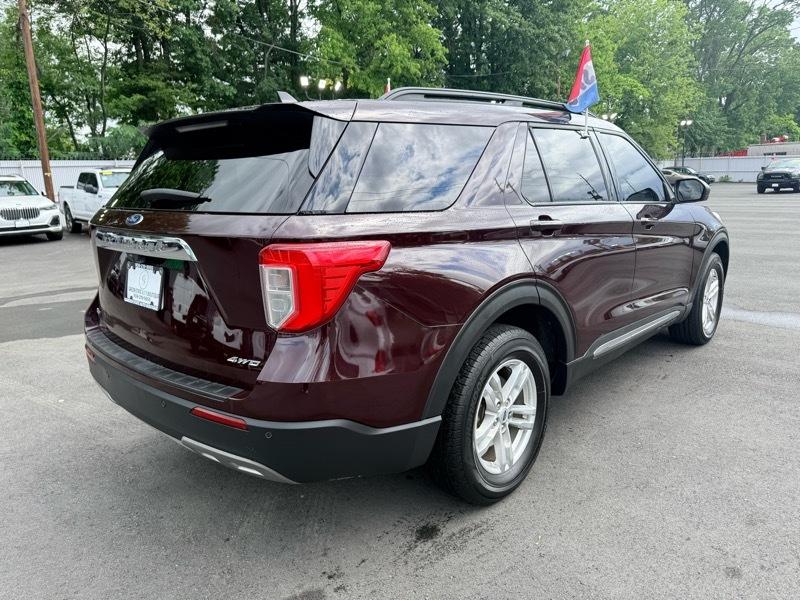 2023 Ford Explorer XLT AWD gallery detail 4