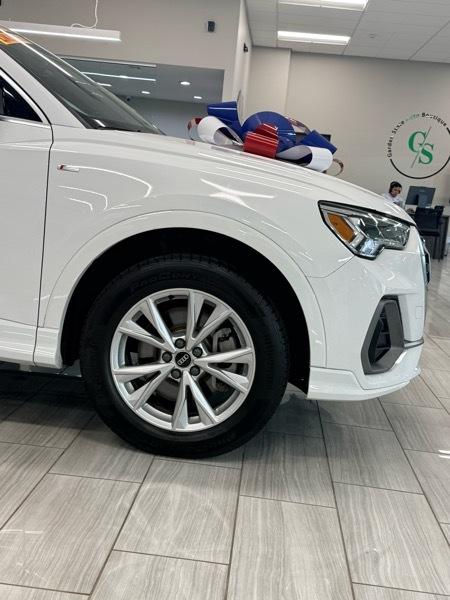 2023 Audi Q3 S line Premium quattro gallery detail 4