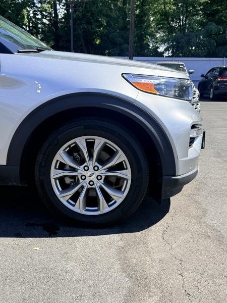 2023 Ford Explorer Limited AWD - Image 3