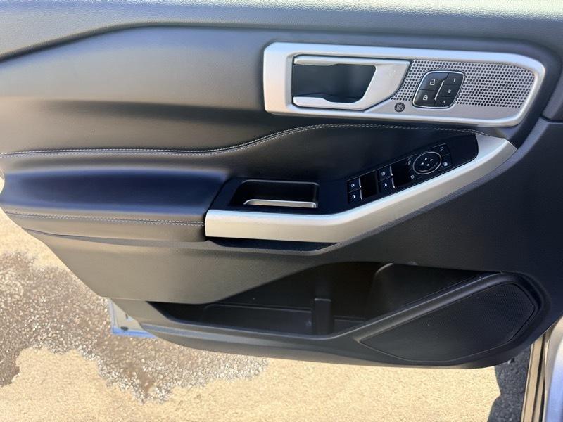 2023 Ford Explorer Limited AWD - Image 10