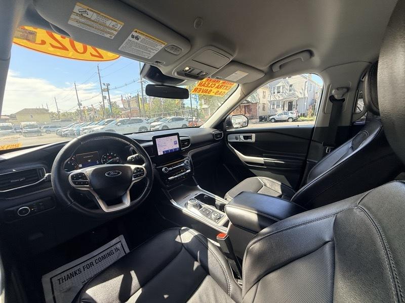 2023 Ford Explorer Limited AWD - Image 11