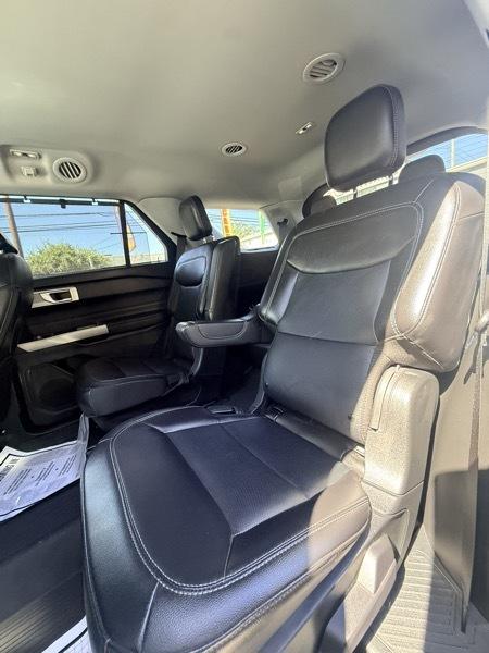 2023 Ford Explorer Limited AWD - Image 12