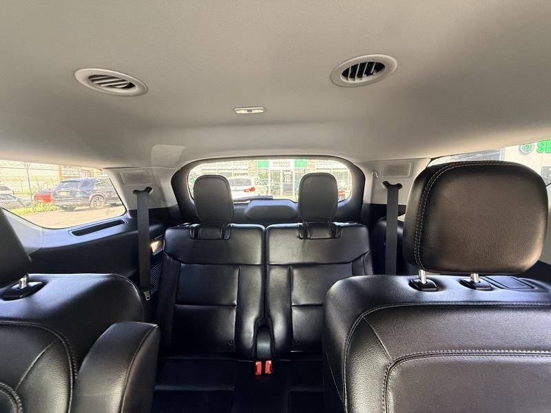 2023 Ford Explorer Limited AWD - Image 14