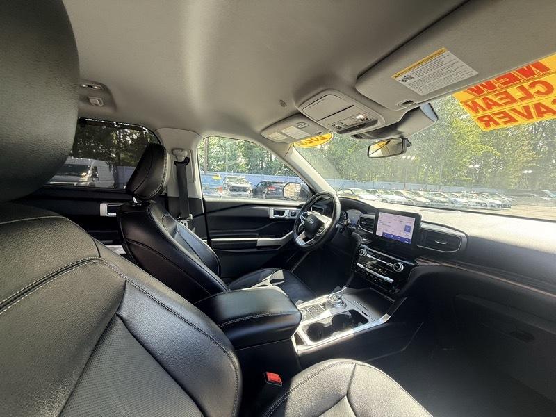 2023 Ford Explorer Limited AWD - Image 17