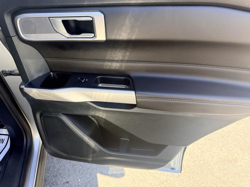 2023 Ford Explorer Limited AWD - Image 19