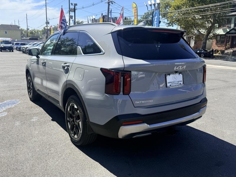 2024 Kia Sorento S AWD - Image 8