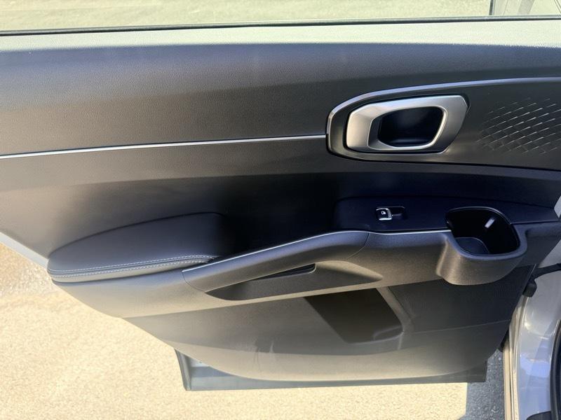2024 Kia Sorento S AWD - Image 13