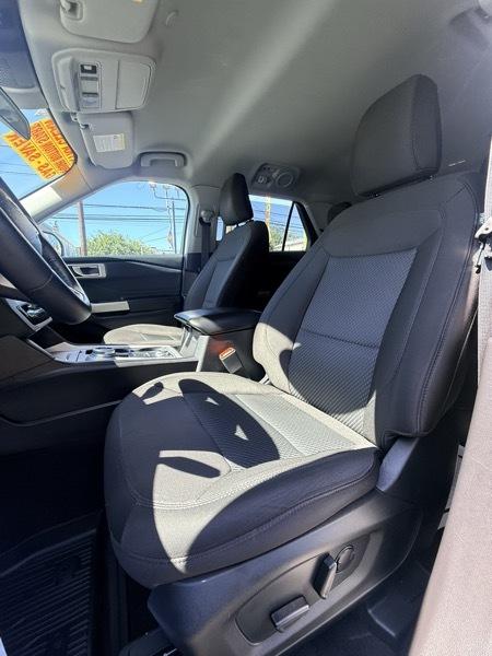 2023 Ford Explorer XLT AWD - Image 8
