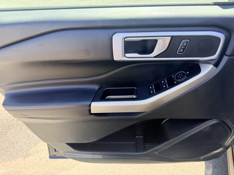 2023 Ford Explorer XLT AWD - Image 9