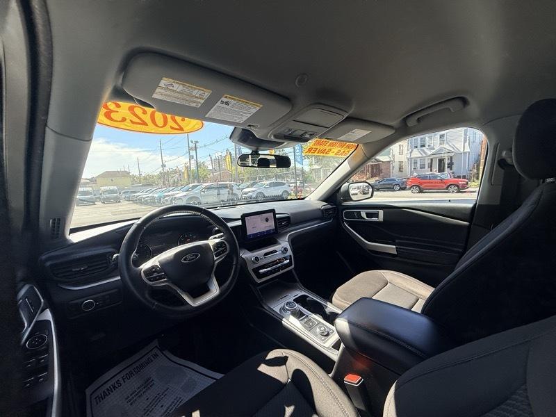 2023 Ford Explorer XLT AWD - Image 10