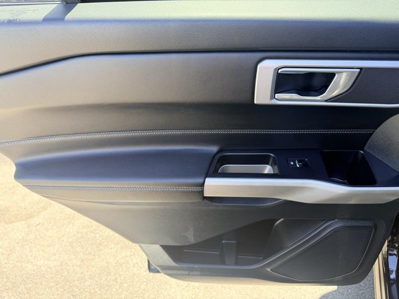 2023 Ford Explorer XLT AWD - Image 12
