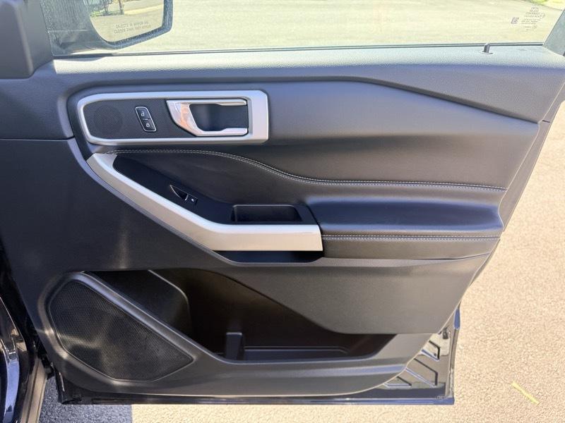 2023 Ford Explorer XLT AWD - Image 14