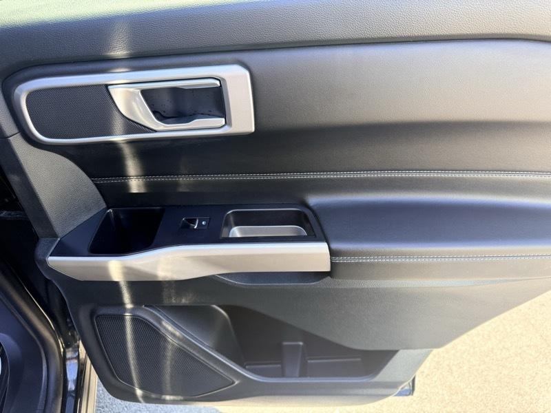 2023 Ford Explorer XLT AWD - Image 17