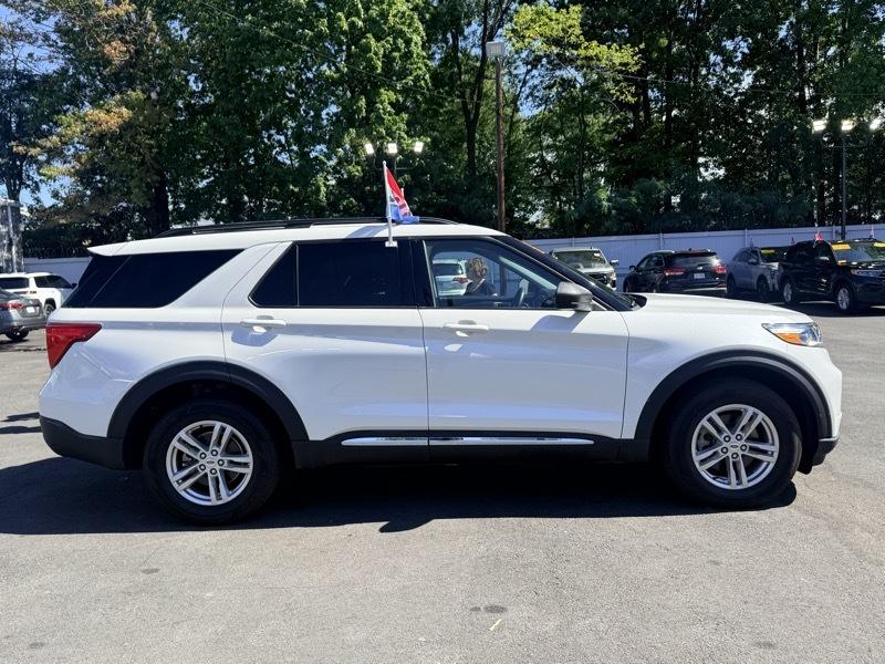 2023 Ford Explorer XLT AWD - Image 4