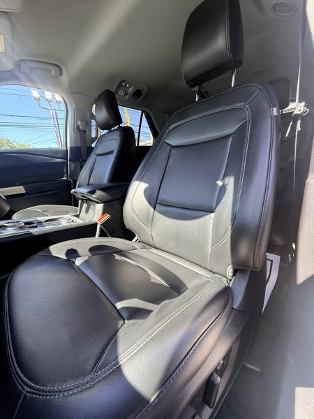 2023 Ford Explorer XLT AWD - Image 9