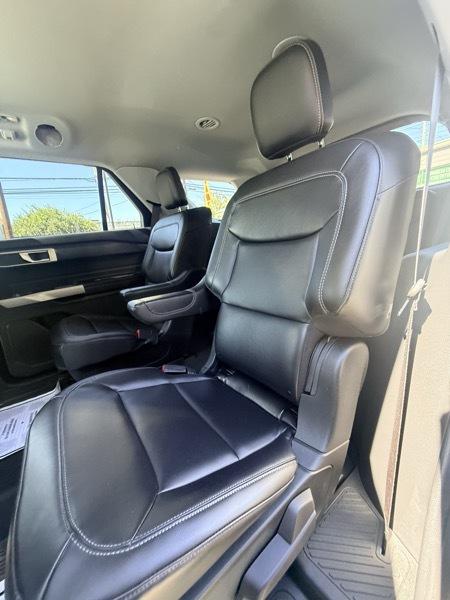 2023 Ford Explorer XLT AWD - Image 12