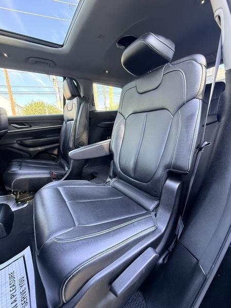 2023 Jeep Grand Cherokee L Limited 4WD - Image 12