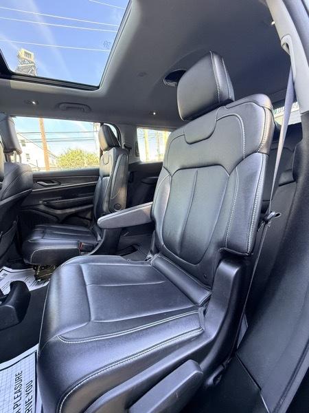 2023 Jeep Grand Cherokee L Limited 4WD - Image 13