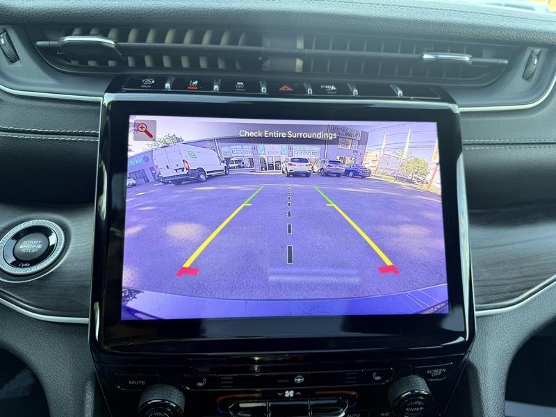 2023 Jeep Grand Cherokee L Limited 4WD - Image 27
