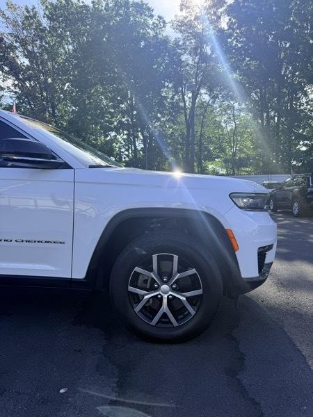 2023 Jeep Grand Cherokee L Limited 4WD - Image 4