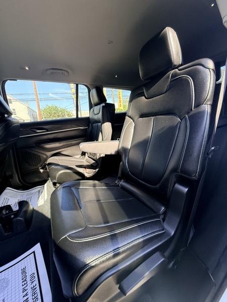 2023 Jeep Grand Cherokee L Limited 4WD - Image 12