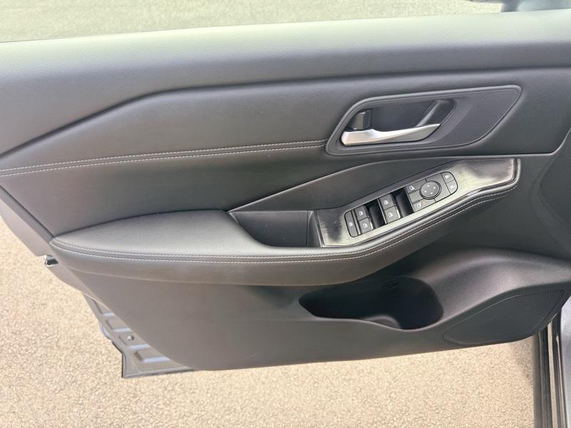 2025 Nissan Rogue SV - Image 8