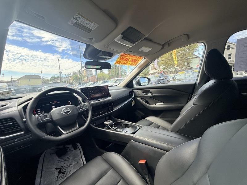 2025 Nissan Rogue SV - Image 13
