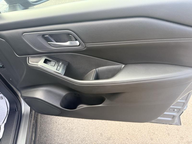 2025 Nissan Rogue SV - Image 15