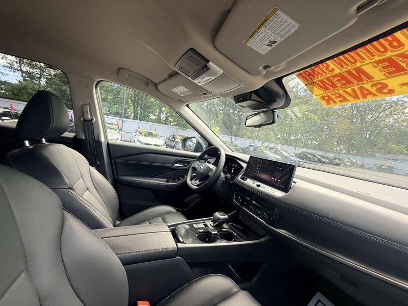 2025 Nissan Rogue SV - Image 16