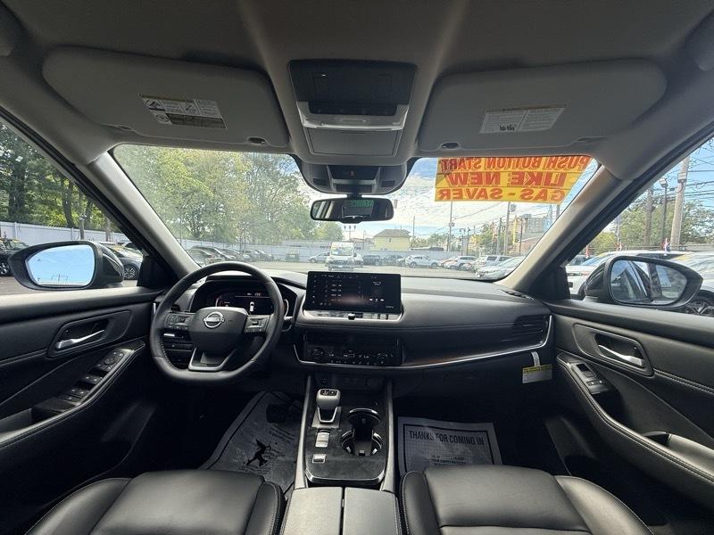 2025 Nissan Rogue SV - Image 17