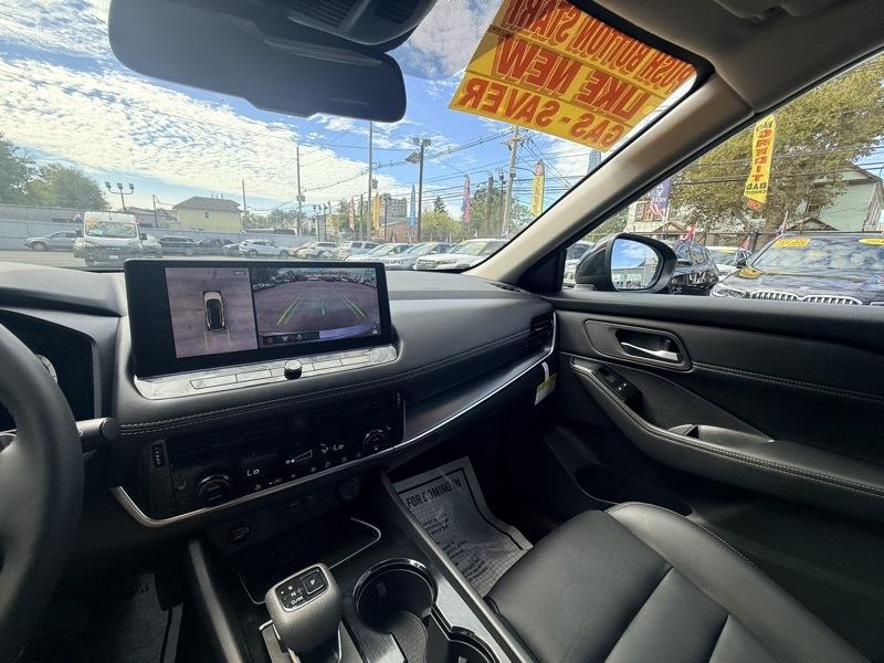 2025 Nissan Rogue SV - Image 23